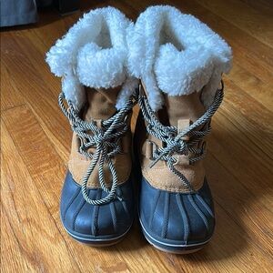 Cat & Jack Tan and Black Kids Snow Boots